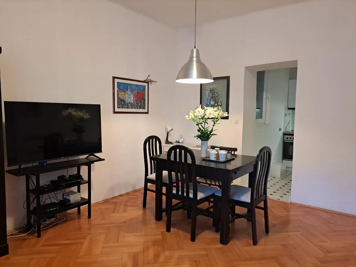 Emaus Garden - City Center & 2 Bth Split 0*,